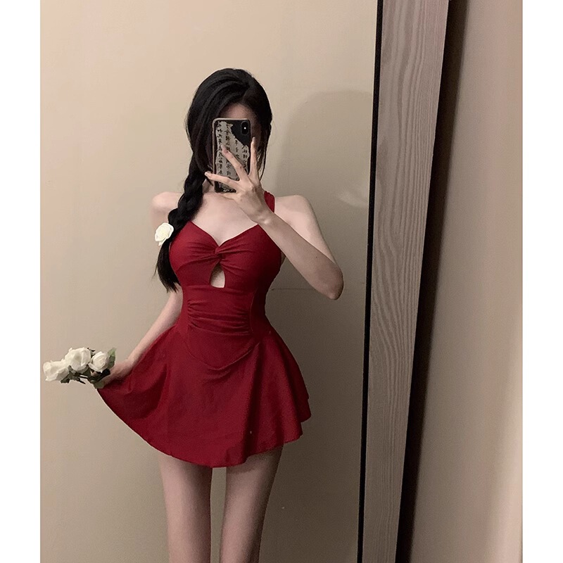 水着の女性のスカート式の連体は保守的に肉を遮って痩せている少女の韓国版のins風の超仙の小さい胸が集まって日焼け止めの外に乗ります。|undefined