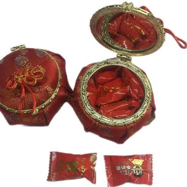 供应雍容华贵 婚品圆形缎面喜糖盒 吉祥包 灯笼包 化妆盒 首饰盒