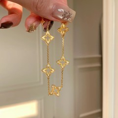 新商品の透かし彫りの四つ葉の草の糸を引くブレスレットの女性の軽くて豪華な大衆のデザイン感は百合の高級感のバレンタインデーに彼女を送ります。