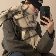 2025新款时尚百搭围巾冬季简约加厚保暖格子披肩温柔百搭围脖批发