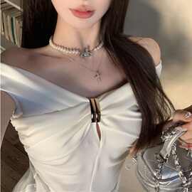 跨境批发韩系夏季新款小众纯欲辣妹露肩设计感镂空显胸小心机T恤