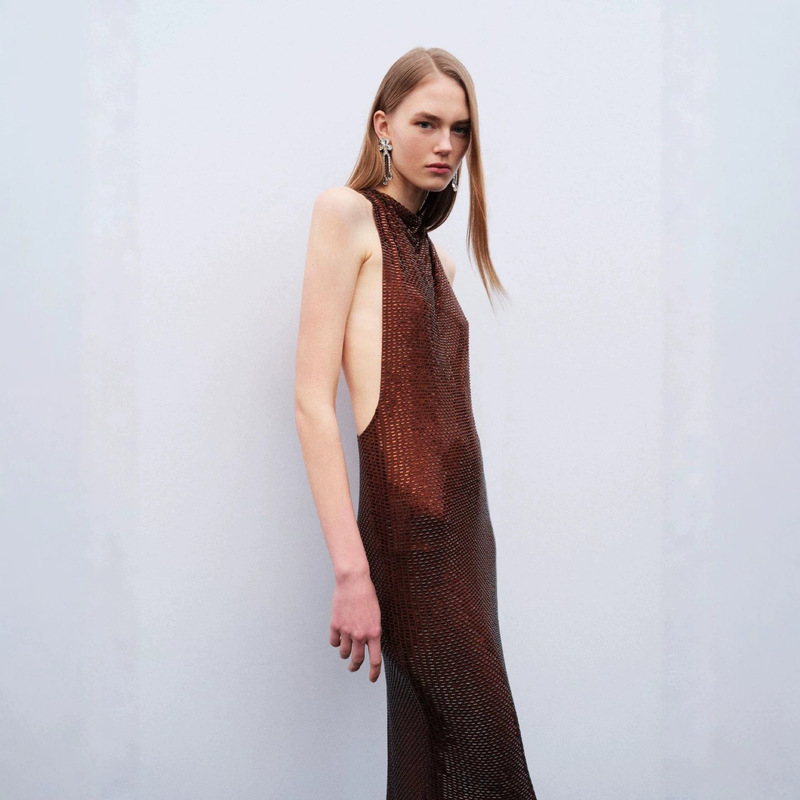 SP gorgeous brown rhinestone halter-neck backless long dress with a flared neckline, a figure-hugging fit, perfect for evening parties, galas, and balls – a luxurious and high-end evening gown