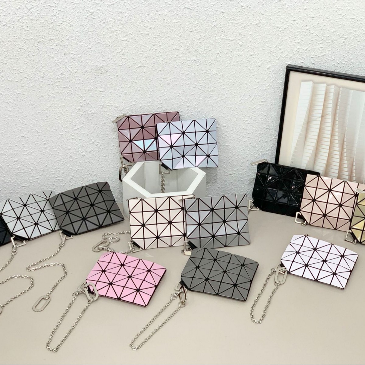 Mini geometric diamond clutch bag pendant, fashionable keychain, lipstick coin purse accessory, envelope bag decoration
