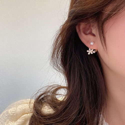 Korean niche high-end pearl flower earrings  new trendy earrings for women light luxury silver needle small earrings
