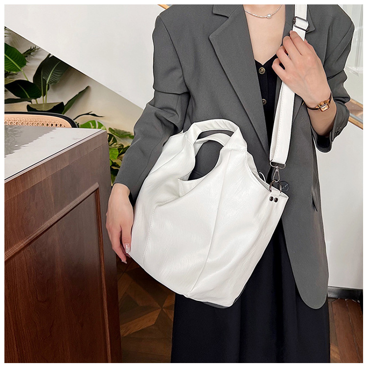 Cross-border large-capacity women's 2024 new style fashionable retro single-shoulder crossbody bag, trendy and simple commuter tote bag undefined