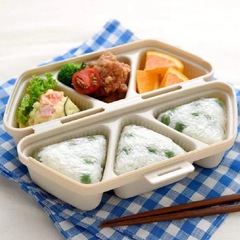 The Zhenghui 6-Grid Triangle Rice Ball Box Lunch Box Mold, which can make 6 rice balls at once and also serve as a lunch box for rice balls.