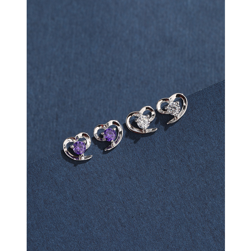 Pequeños pernos de diamante blanco con tapones de plástico