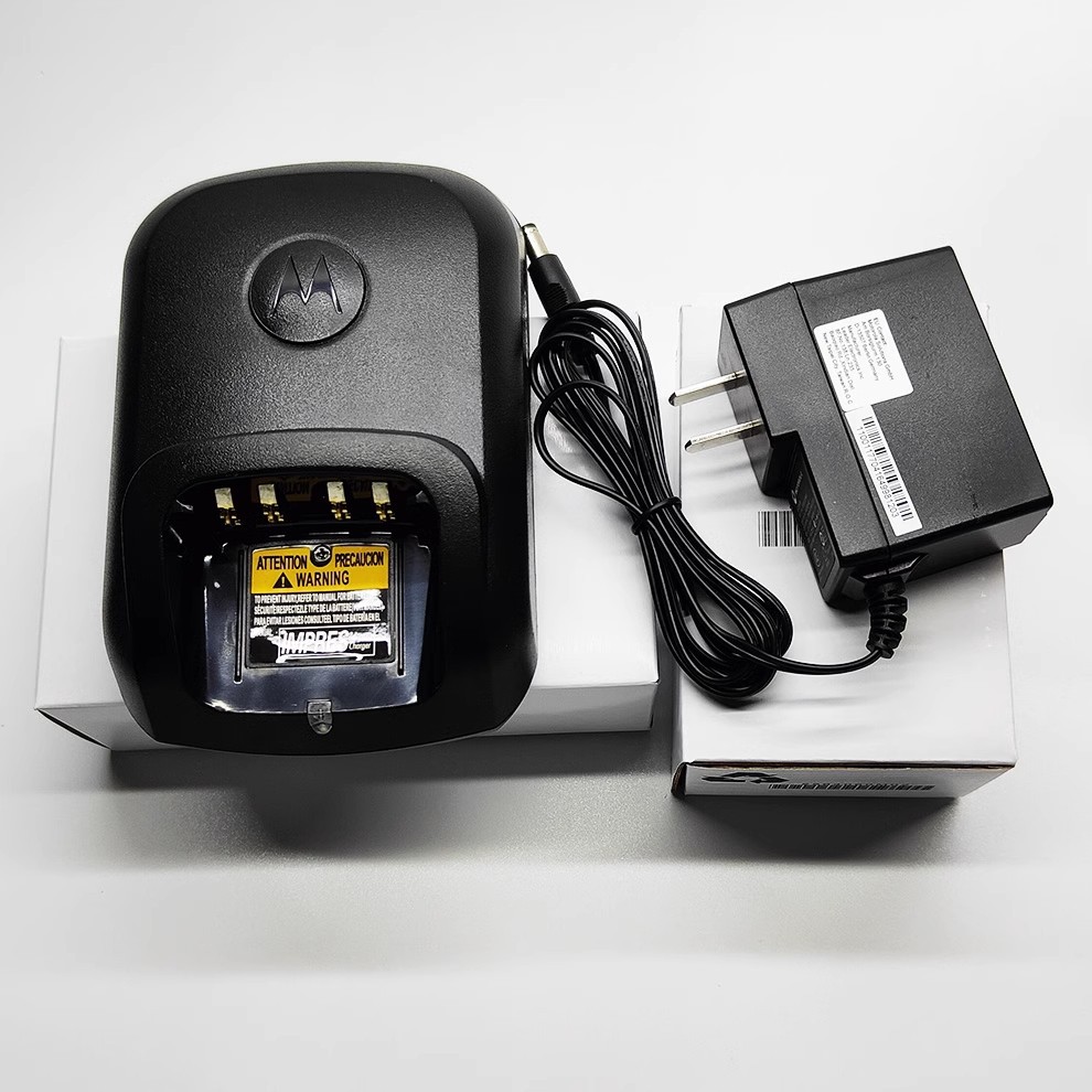 适用摩托罗拉P8668 P8660 P8268 P8200 D8235 P6600i电池充电器