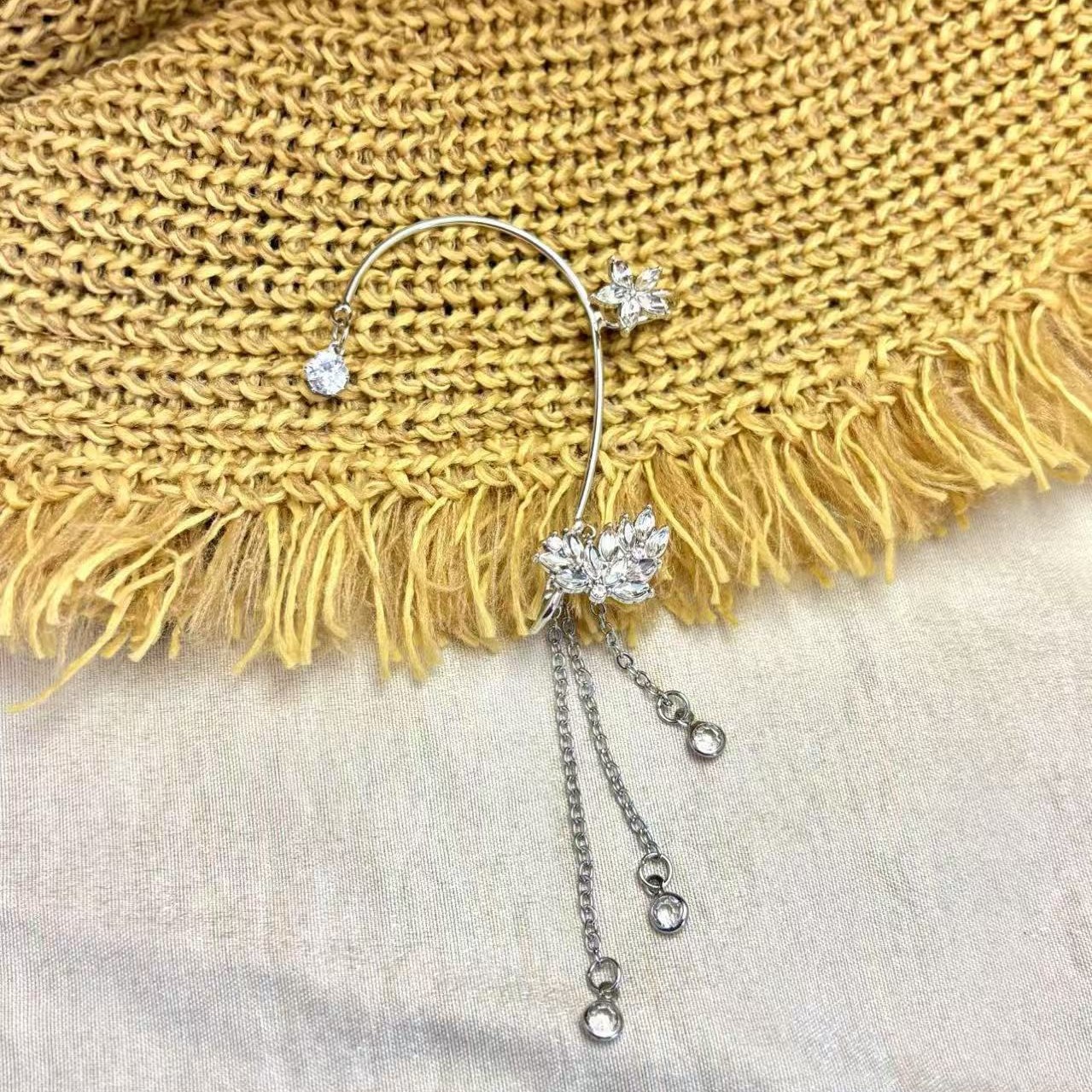 Tiktok Nueva joyería estrella borla pendientes luz lujo nicho diseño sentido earless oreja colgando pendientes de moda populares