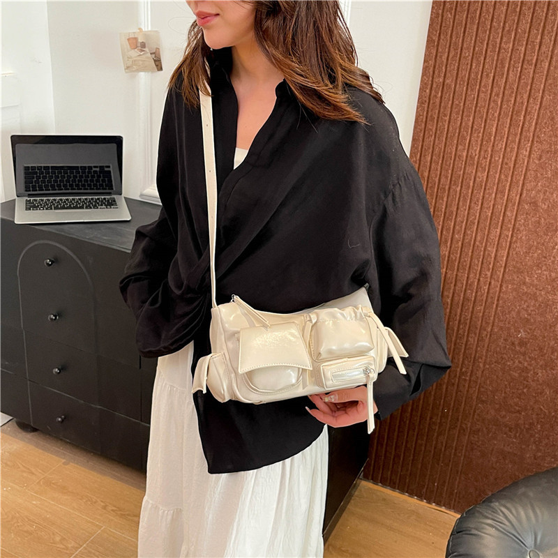 Niche Design Motorcycle Bag For Women 2025 New Fashion Retro Oil Wax Leather Shoulder Bag Trendy Commuter Crossbody Bag - Thumbnail 4