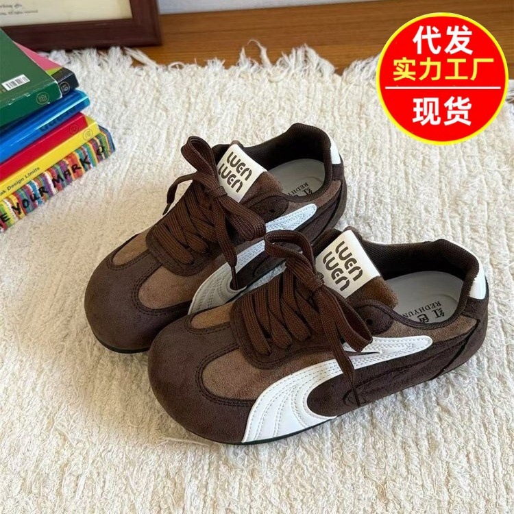 Korean Style Autumn New Retro Style Student Sneakers Women's Bread Shoes 2025 Versatile Casual Sports Shoes Moral Training Shoes
