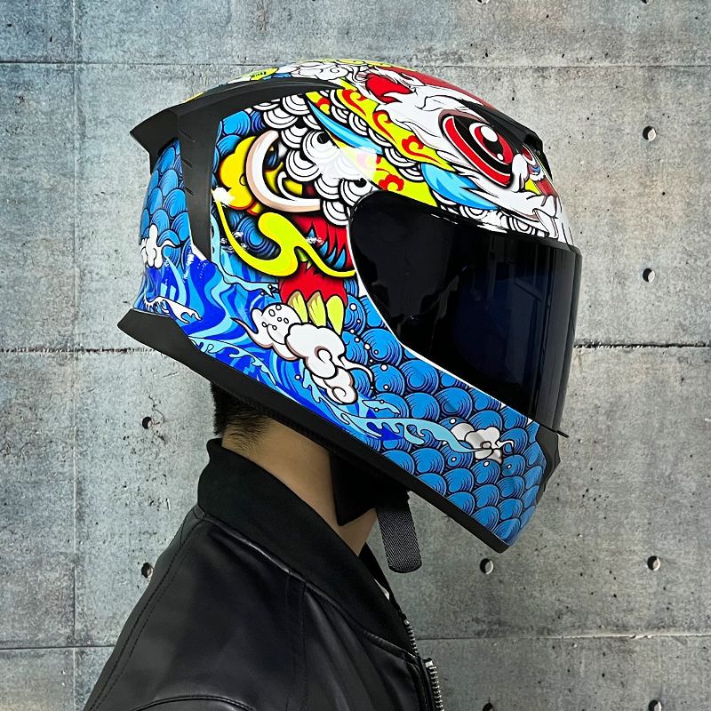 Casco de coche eléctrico LVS para hombres y mujeres de verano casco completo casco colorido personalidad fresco casco de carreras verano