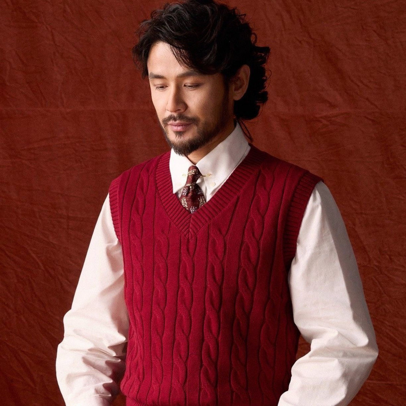 High-quality knitted vest for men with cable knit collar, sweater, shoulder bag, men's sweater, base layer, sleeveless winter