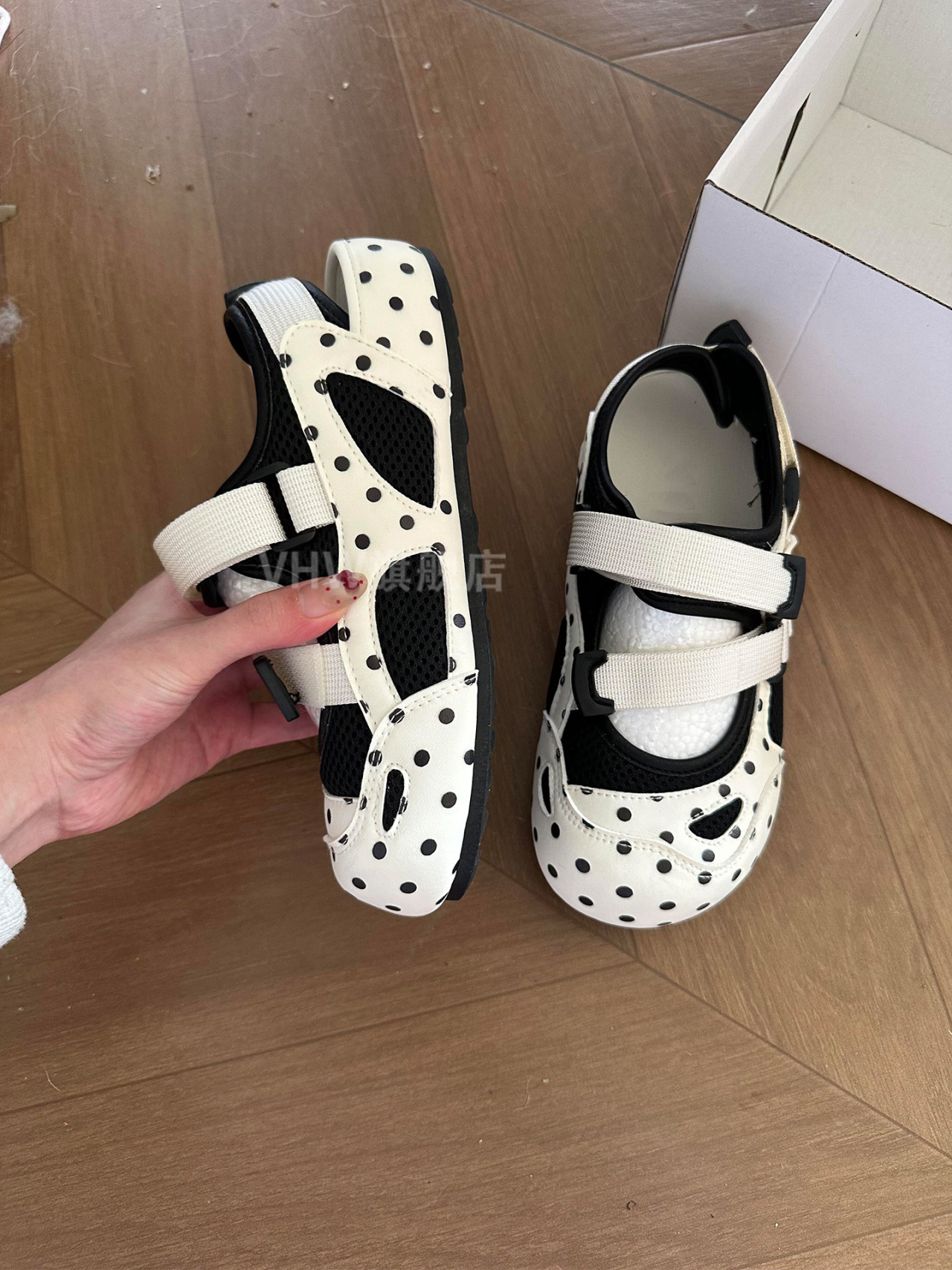 2026 nuevo nicho de moda punto de onda cómodo suela suave transpirable velcro bolsas casuales zapatillas deportivas