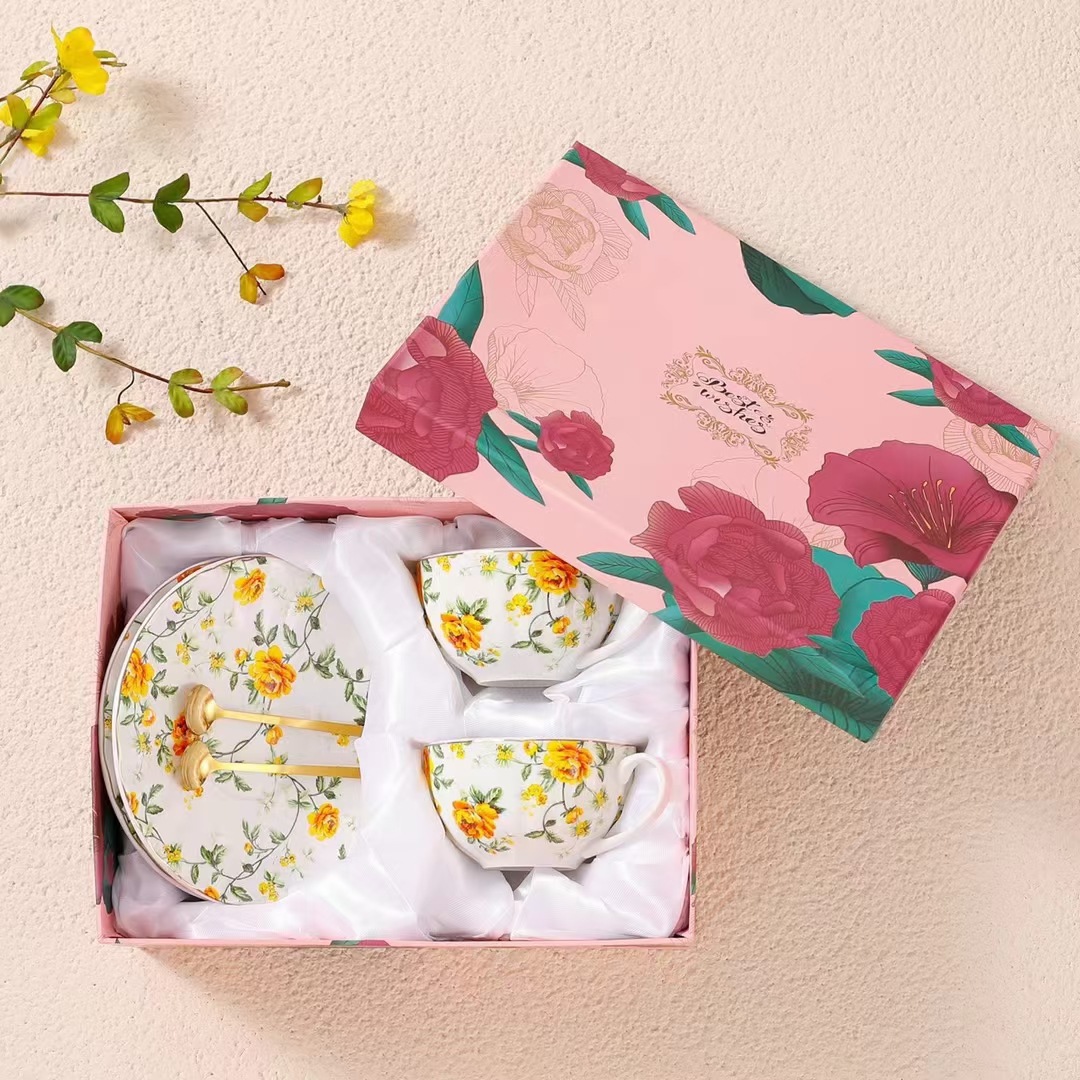Caja de regalo amarilla de 2 tazas y 2 platos