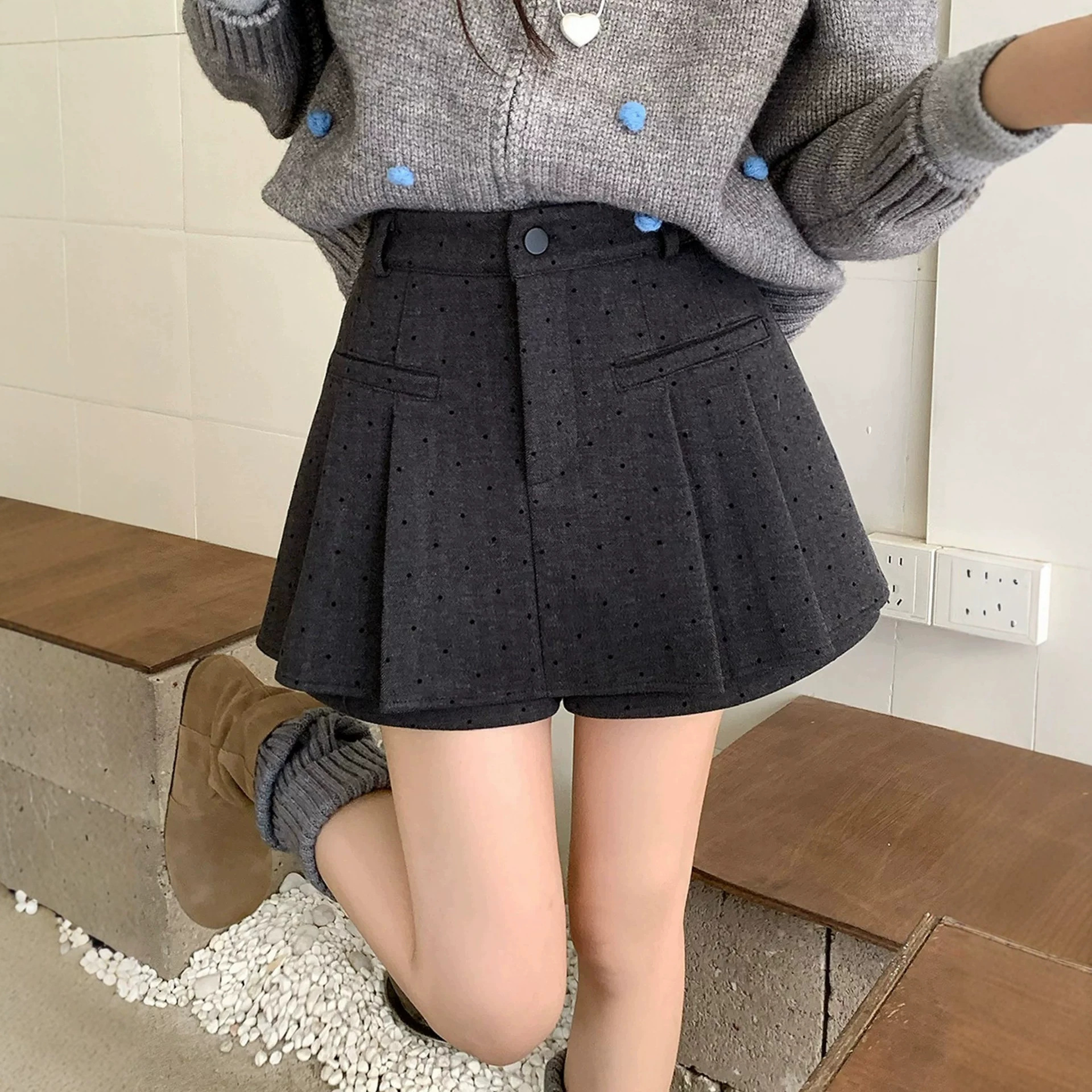 Grey Miu polka dot wool midi skirt, new autumn/winter style, plus size M, high-waisted, slimming, anti-exposure, pleated short skirt for women.