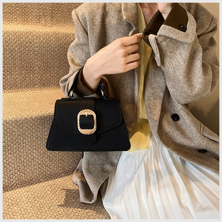 Cross-border wholesale niche design commuter crossbody bag for women 2024, fashionable and versatile women's single-shoulder armpit small square bag undefined