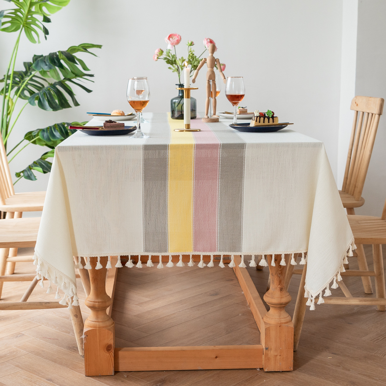 흰색 핑크 태슬 식탁보