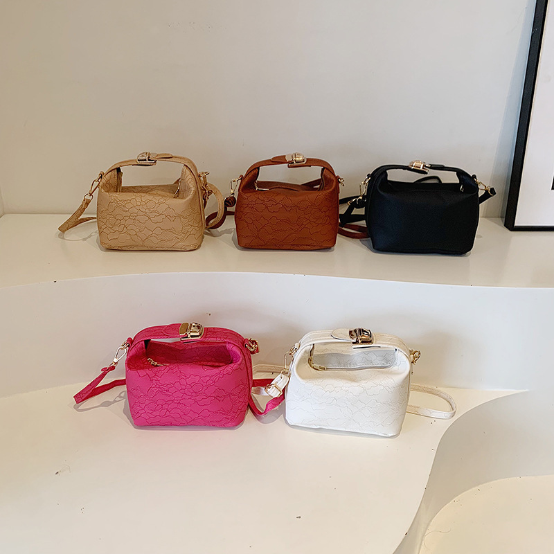 Bolso de flores de estilo occidental personalizado 2024 nuevo estilo otoño e invierno moda hermosa temperamento bolso de mensajero de un solo hombro