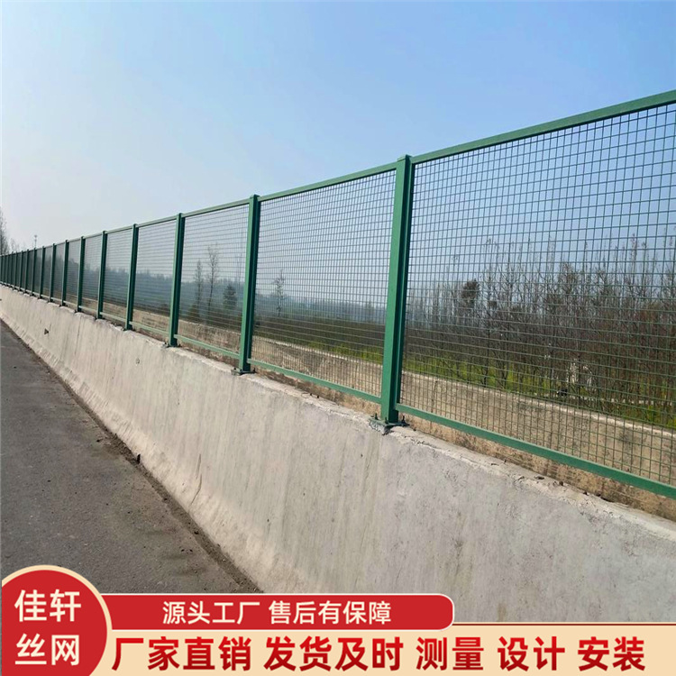 Weihai bridge anti-drop red de aislamiento de alta velocidad anti-caída red de inmersión moldeada red antideslumbrante en forma de diamante red de barrera en ambos lados de la carretera