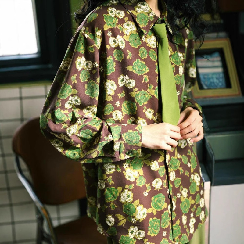 Retro Hong Kong style long-sleeved printed shirt for women Spring New French fashionable western style lapel top inner and outer wear shirt Retro Hong Kong style long-sleeved printed shirt for women Spring New French fashionable western style lapel top inner and outer wear shirt