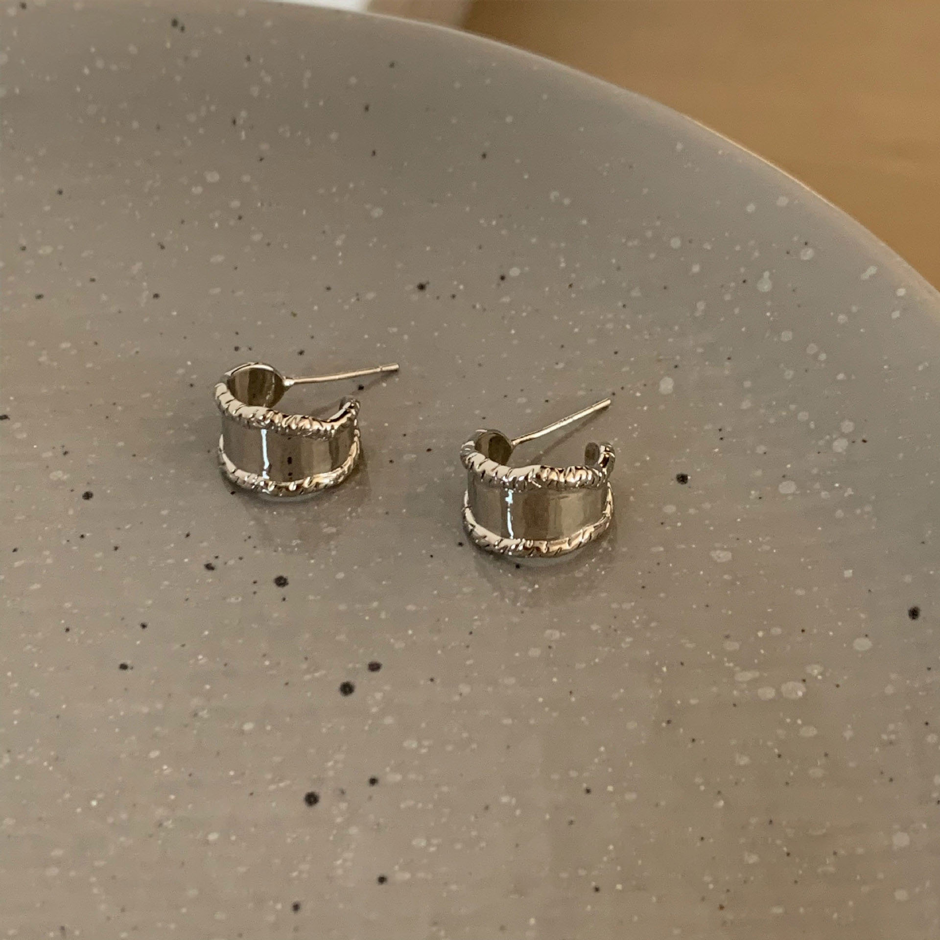 C-shaped metal cool style women in spring summer, new earrings for fashionable commuting, versatile, internet famous,_voghion.com