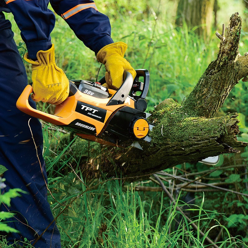 传峰充电电锯伐木锯充电式家用锂电电锯手持式大功率电链锯砍树机