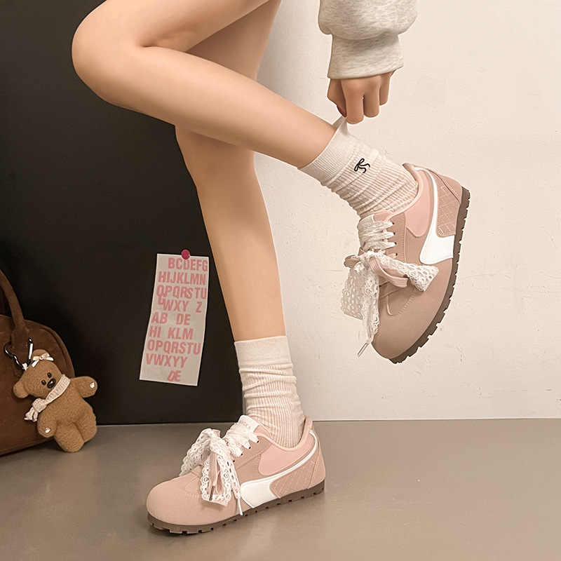 Zapatillas de deporte rosa para mujer 2025 nuevas carreras de primavera y otoño casual todo-fósforo encaje nicho zapatos de entrenamiento de ballet de suela fina de fondo plano