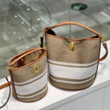 2022�¿�С���OӋˮͰ����ײɫ��������������������˻@�Ӱ�