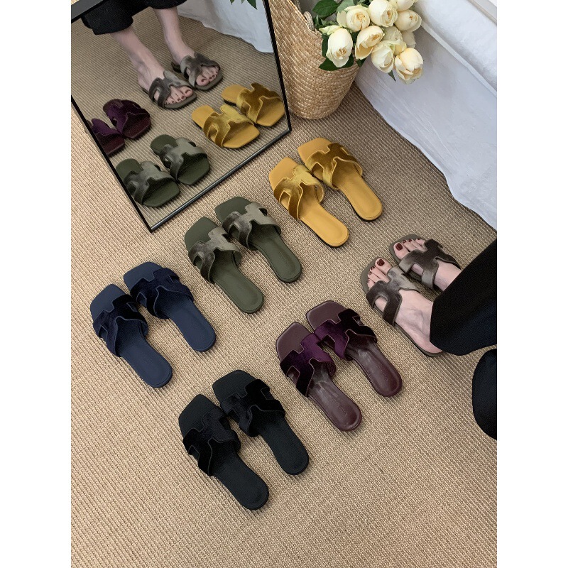 French-Style High-End Velvet Matte Slip-On Sandals for Women, Summer 2026 New Model, Elegant Flat Open-Toe Sandals