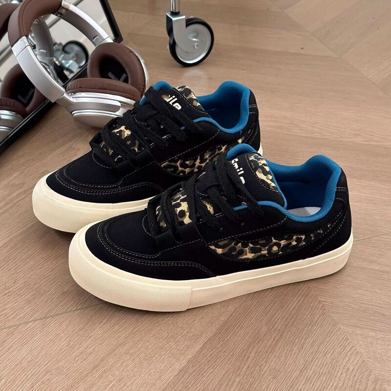 Original Design Dark Green Men's Shoes with a Clean and Stylish Look, 2025 New Autumn Niche Thick-Soled Loafers