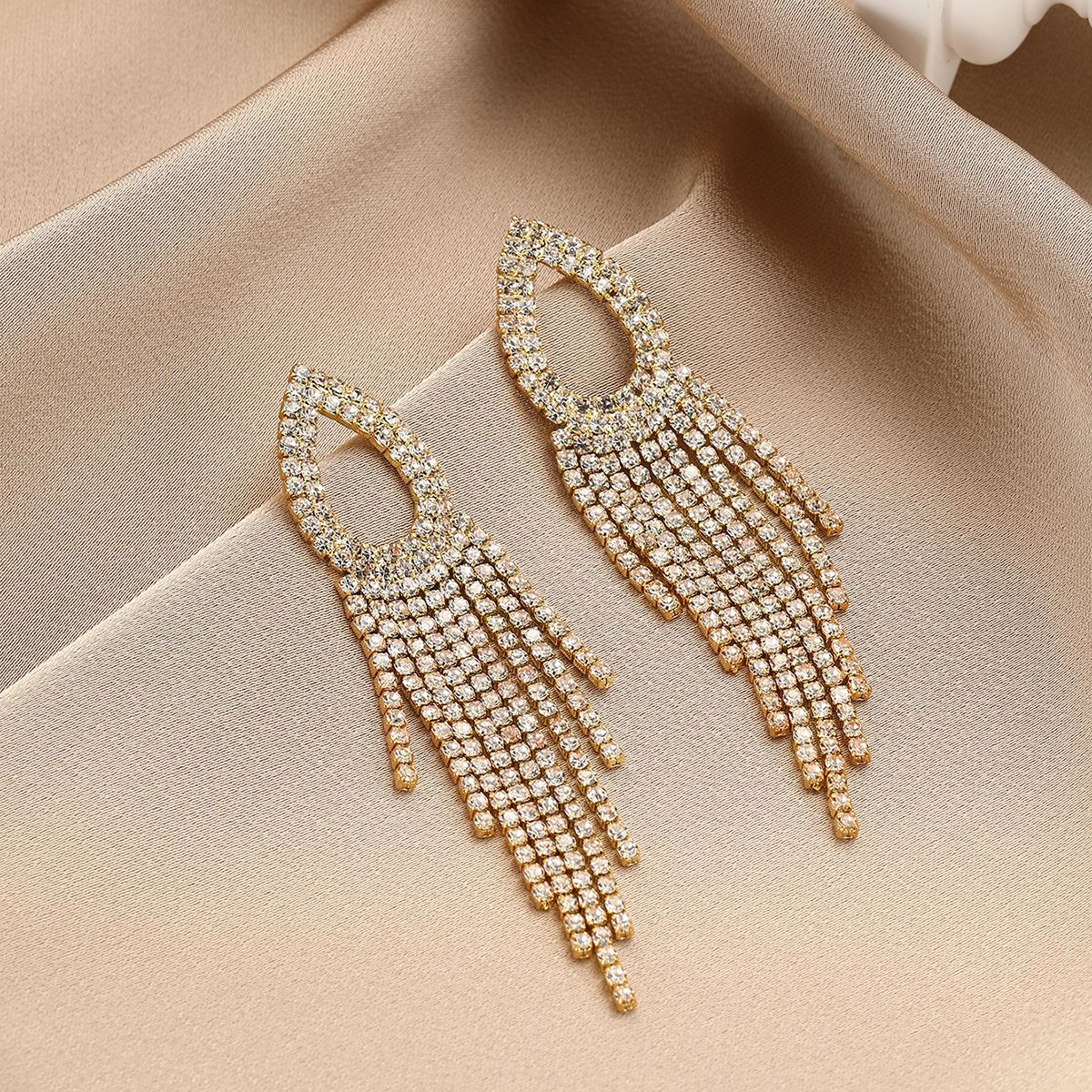 luxury temperament cold style full diamond claw chain earrings long tassel exaggerated diamond claw chain earrings_voghion.com