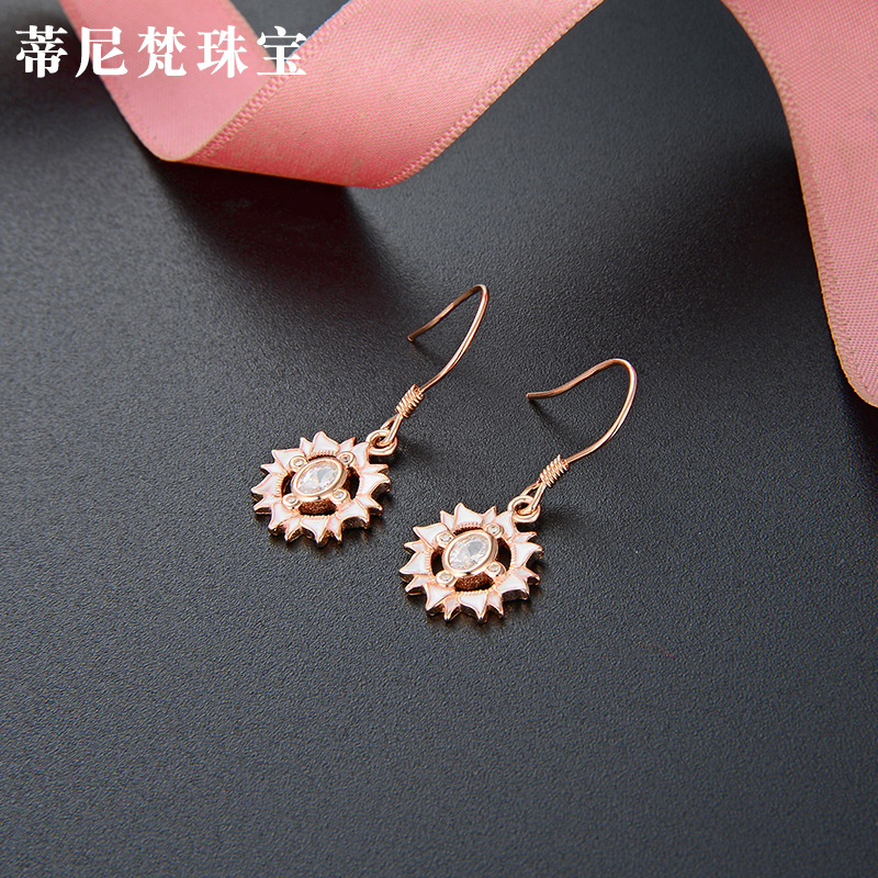 Estilo japonés y coreano simple pendientes frescos s925 plata esterlina personalidad creativa diamante-incrustado aceite goteo pendientes de loto para las mujeres