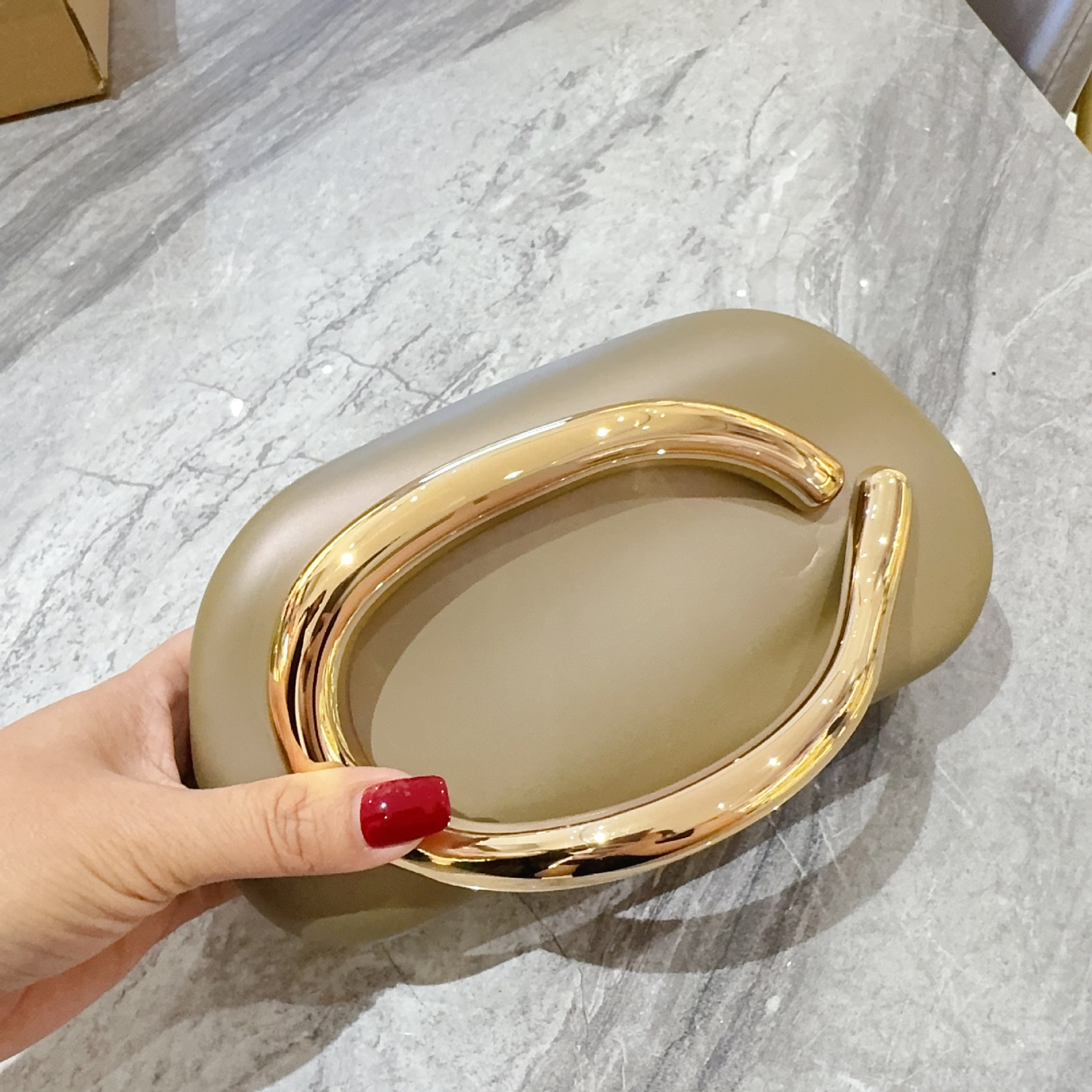 Europa y América tendencia transfronteriza bolsa de cena ligera de lujo bolsa acrílico cadena metal para llevar un solo hombro bolso de mano ropa de noche