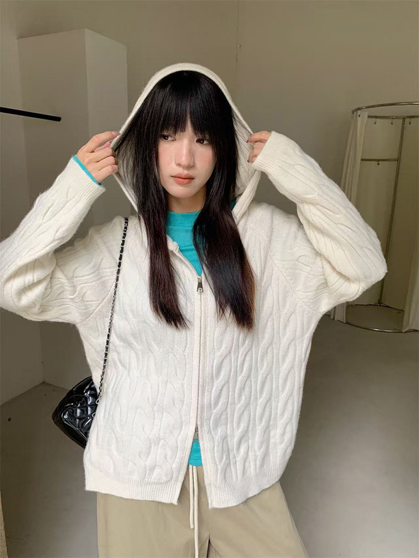 誉一新款2025秋季慵懒风软糯毛衣女麻花纹连帽拉链针织衫女c6815|undefined