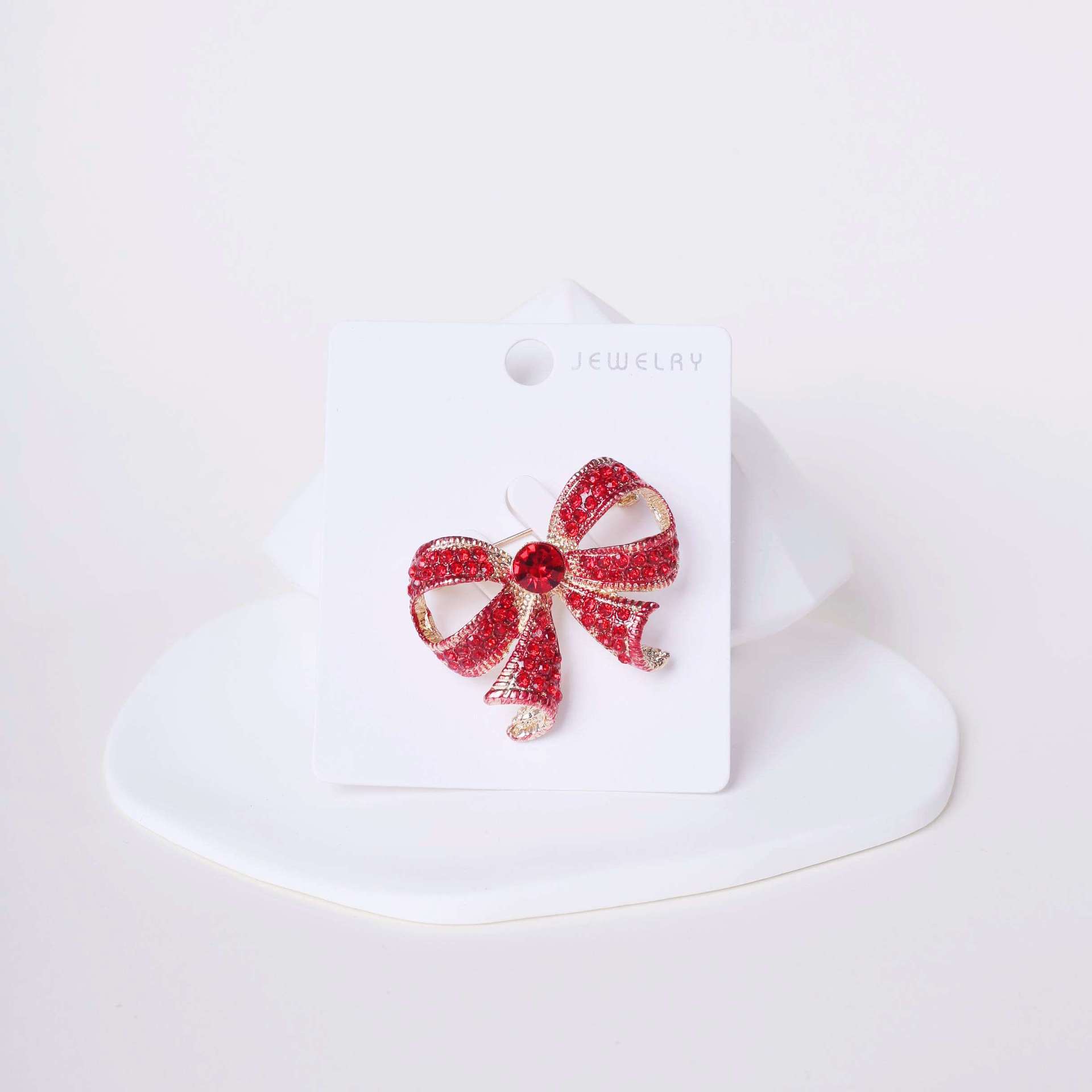 Retro elegant red brooch