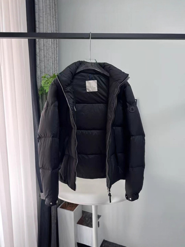 2025高品质M家新款BESBRE男短款商务皮标白鸭绒男女同款短羽绒服|undefined