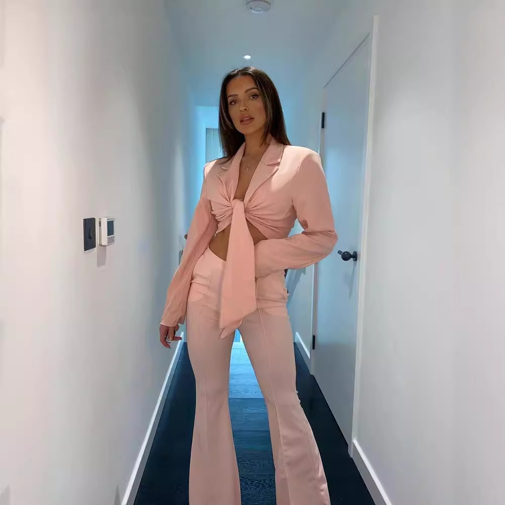 GraceChic – Europäischer und amerikanischer, sexy Schnürblazer mit langen Ärmeln, gepolsterten Schultern und eng anliegender Schlaghose – Frühjahr/Sommer 2024 (Neu)_voghion.com