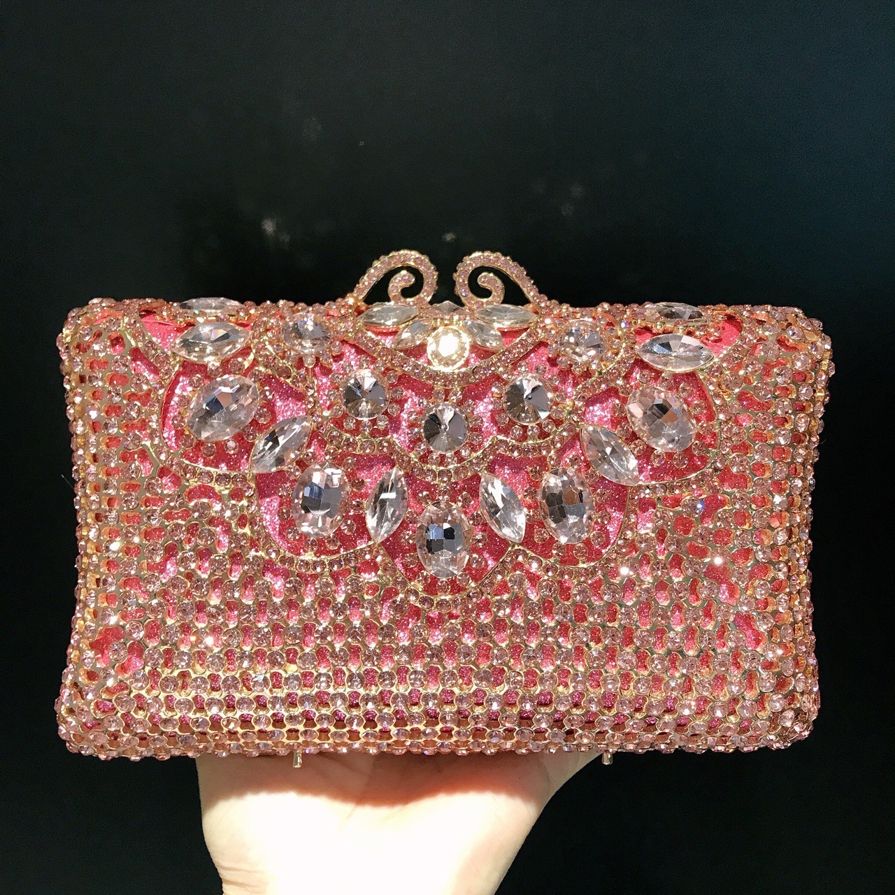 * Cross-border nuevo metal hueco hecho a mano bolsas de diamantes de mano bolsas de diamantes de mujer nuevo embrague de diamantes