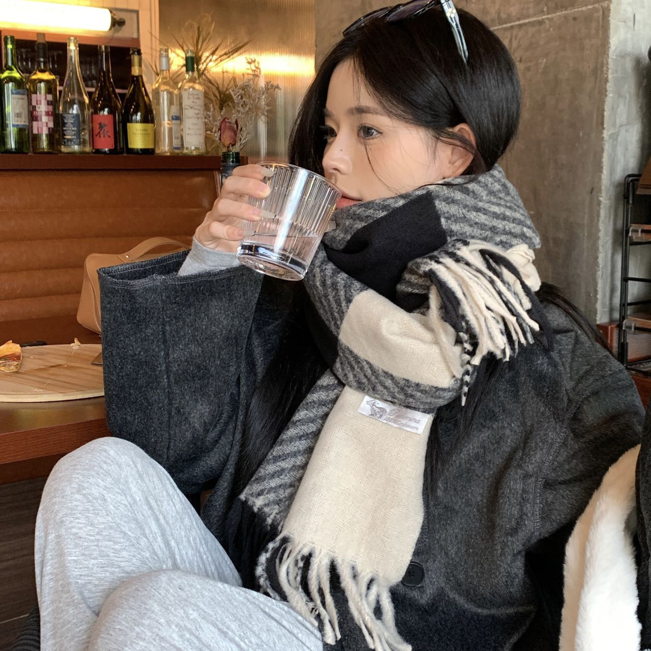 스카프 여성의 가을과 겨울 2024 명암 컬러 격자 한국식 두꺼운 영국식 목도리 고급 분위기 따뜻한 목