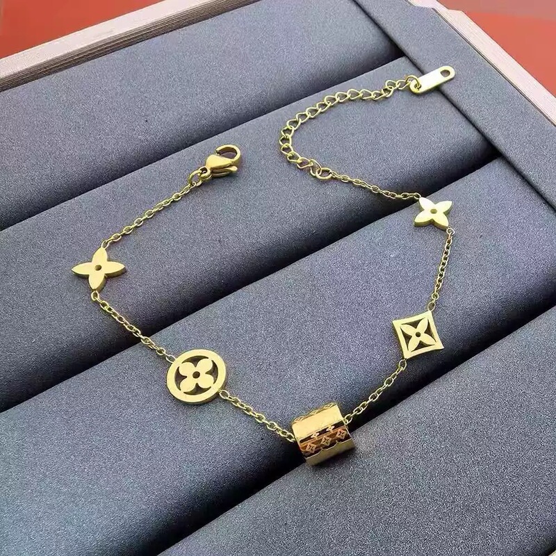 Donkey's Old Flower Four-Leaf Clover Titanium Steel Small Waist Bracelet Is Fashionable, Elegant and Does Not Fade, Light Luxury and Cool Hand Jewelry