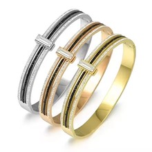 跨境热销几何三环镶钻卡扣钛钢手镯女18K金不掉色轻奢高级感饰品