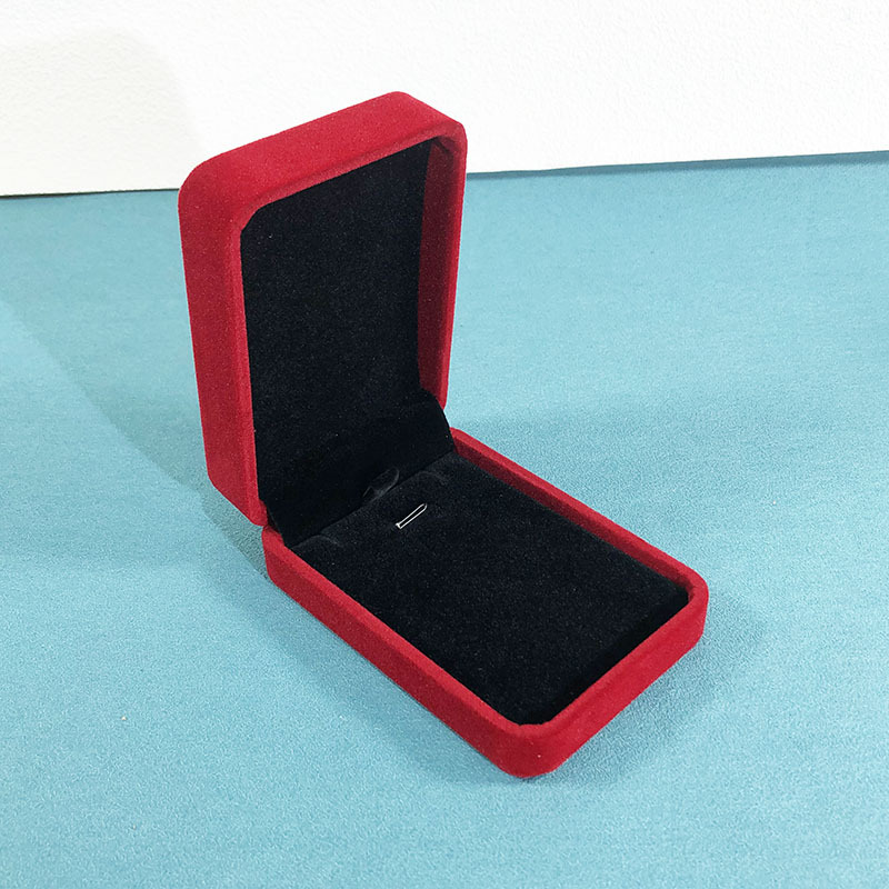 Large maroon pendant box; rounded velvet box