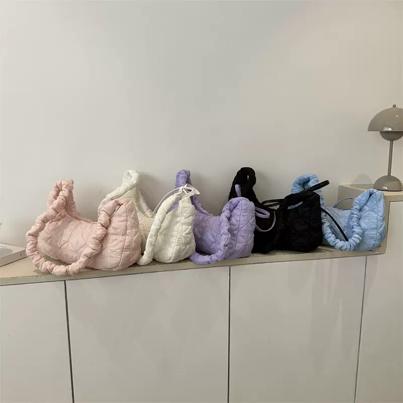 小众泡泡云朵包简约小清新斜挎包女士腋下单肩包百搭休闲饺子包包