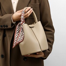 水桶包女小包包2025新款夏季小众通勤包手提包高级感斜挎单肩女包