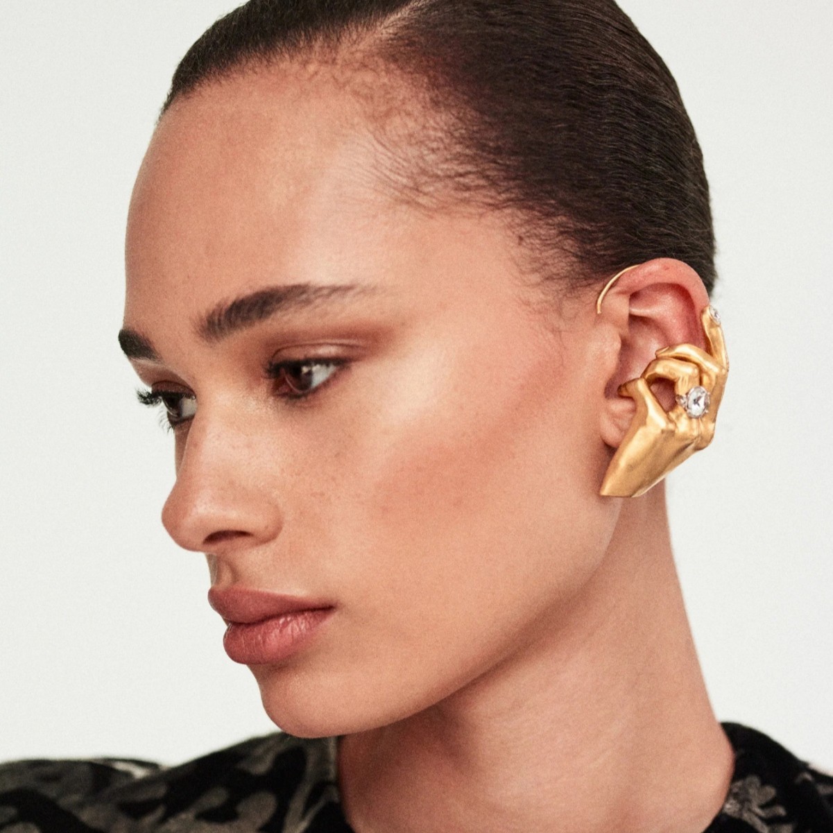 Vintage Three-Dimensional Palm-Shaped Rhinestone Ear Cuffs Without Ear Piercings, Matte Gold Rhinestone Gesture Ear Cuffs, Exaggerated Design Earrings