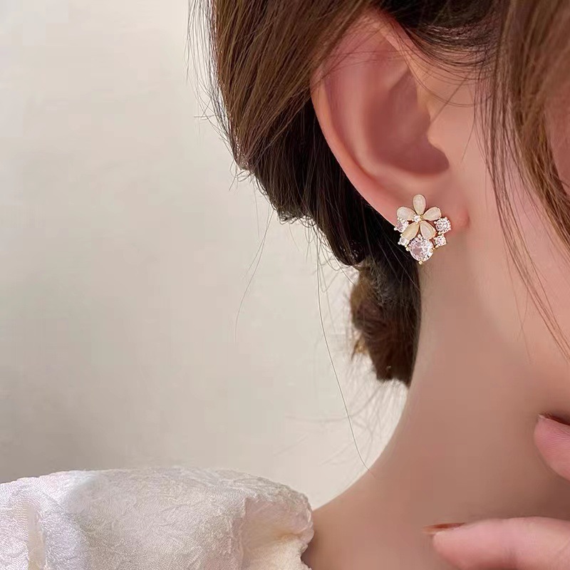 Title 3, Orecchini a fiore di opale con ago in argento S...