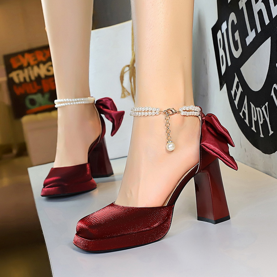 Satin High-heeled Sandals With Pearl Strap And Chunky Heel_voghion.com