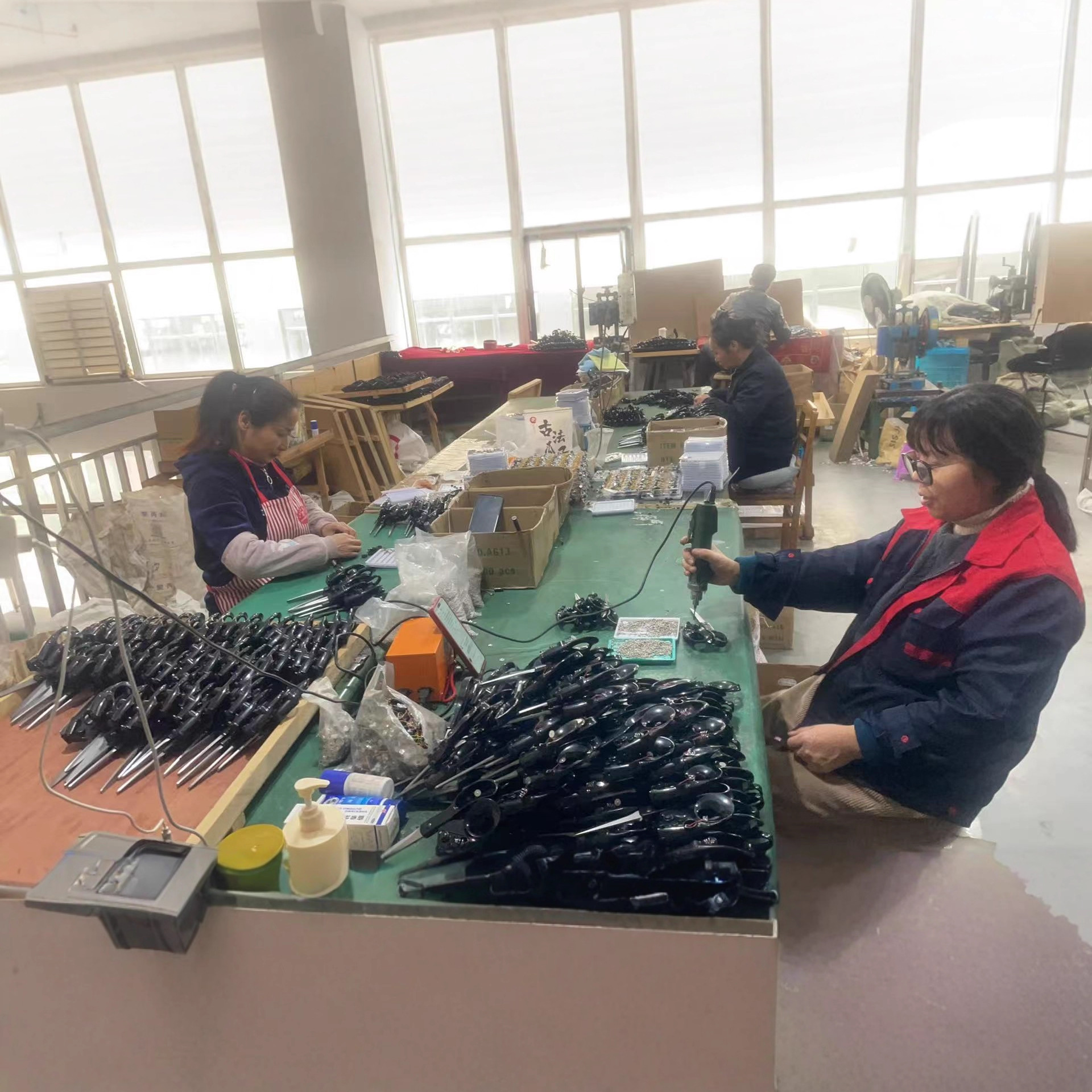 国境を越えた多機能レーザーはさみ 裁縫はさみ 家庭用はさみ 赤外線はさみツール レーザーはさみ