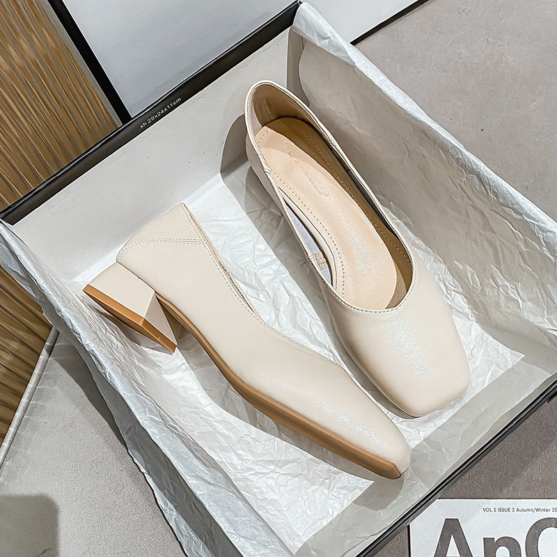 2025 Spring and Autumn New Thick Heel Single Shoes Shallow Mouth Granny Shoes Commuting Work Shoes Soft Leather Large Size Women's Shoes 41-43